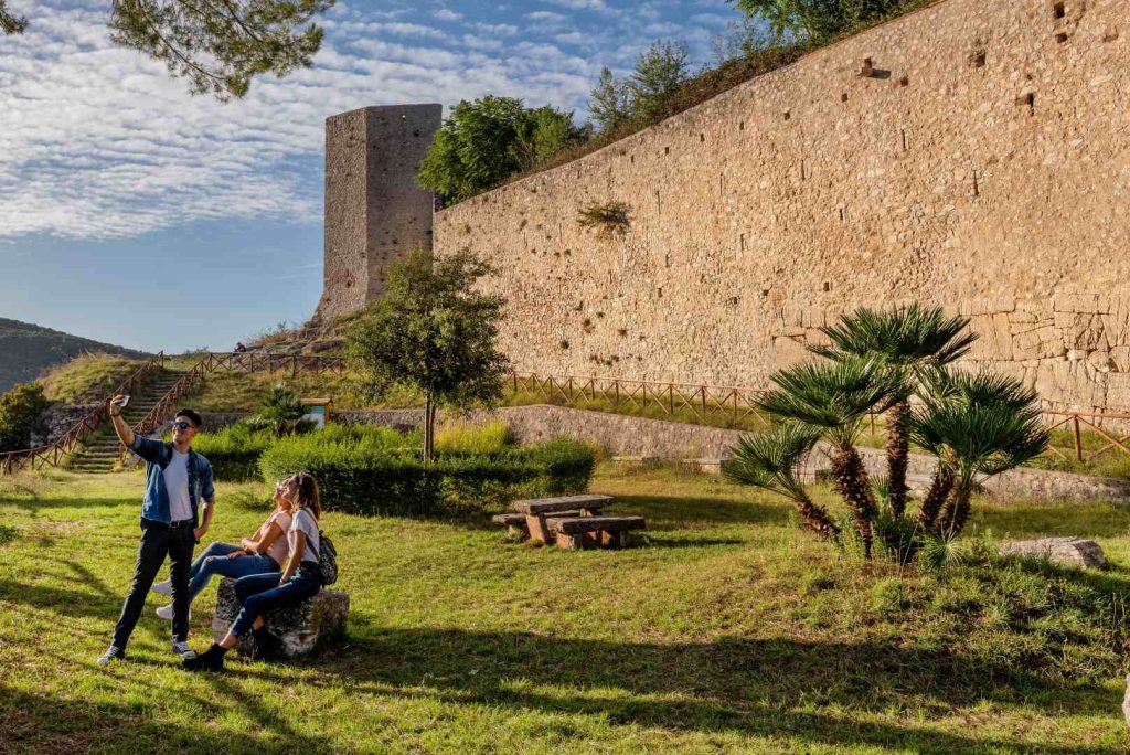 Percorsi alla Scoperta di Amerino Tipico: Trekking Urbano ad Amelia con degustazione